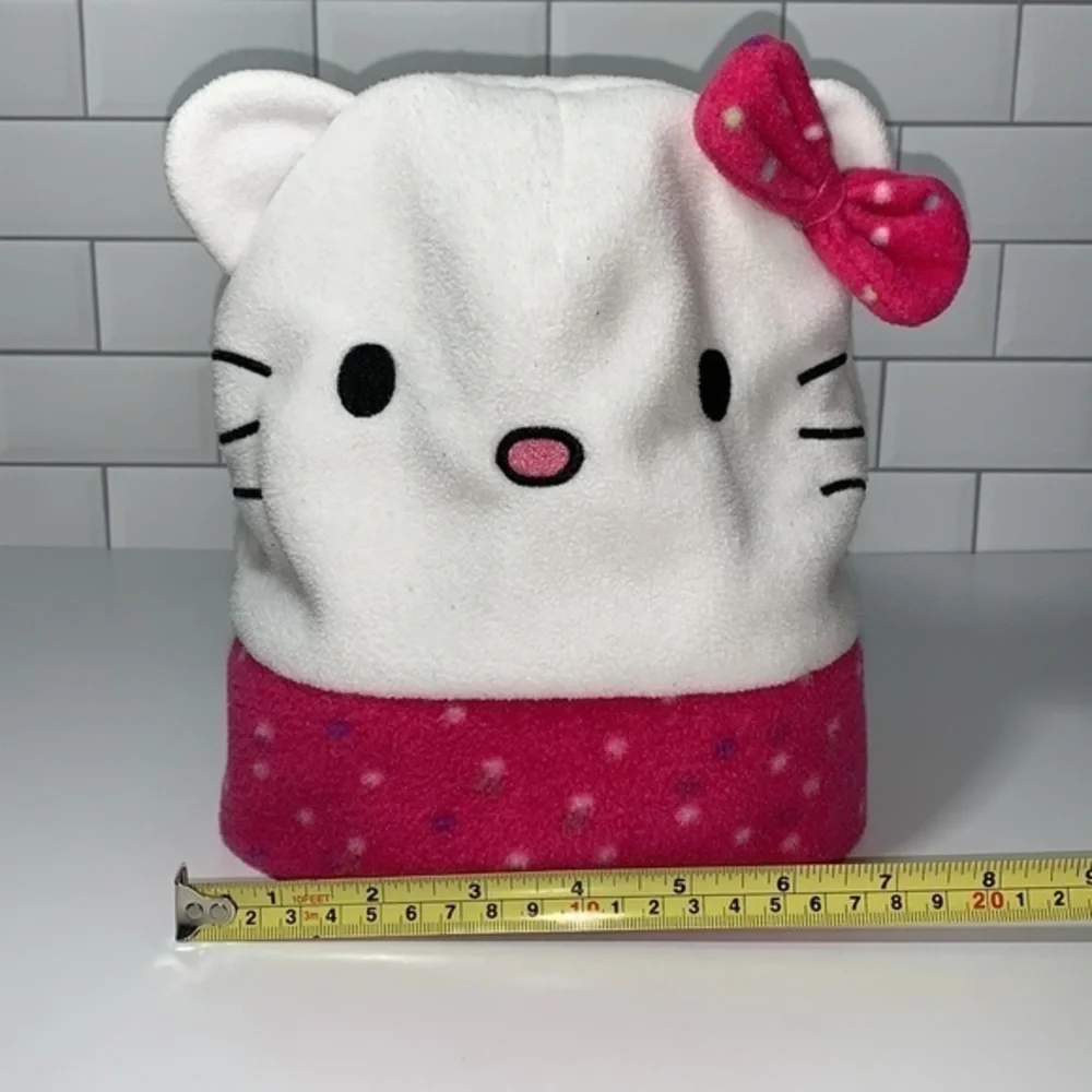 Hello Kitty youth fleece hat with polka dots & bow.  100% polyester. ‎ GUC